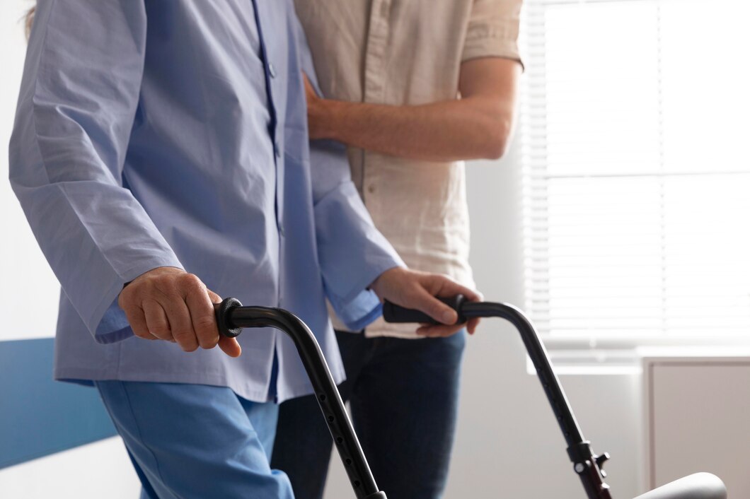 Jak wybrać odpowiednie pomoce do mobilności dla osób starszych i niepełnosprawnych?