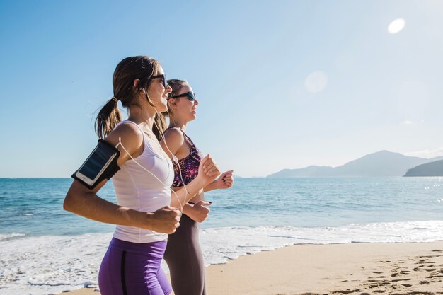 Jak skutecznie połączyć fitness i wypoczynek podczas rodzinnych wakacji?