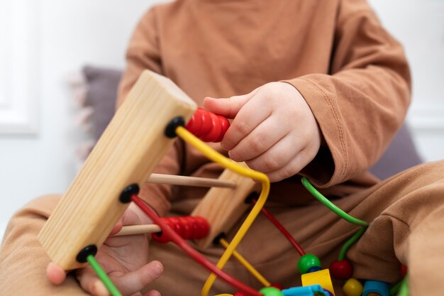 Jak Wybór Zabawek Edukacyjnych Może Wspierać Rozwój Sensoryczny Dziecka