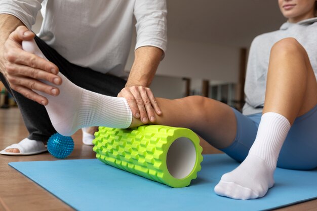Jak wybrać odpowiedni sprzęt medyczny do domowej rehabilitacji?
